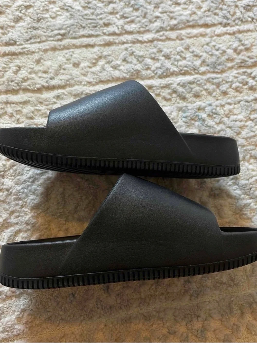 Nike minimalist black